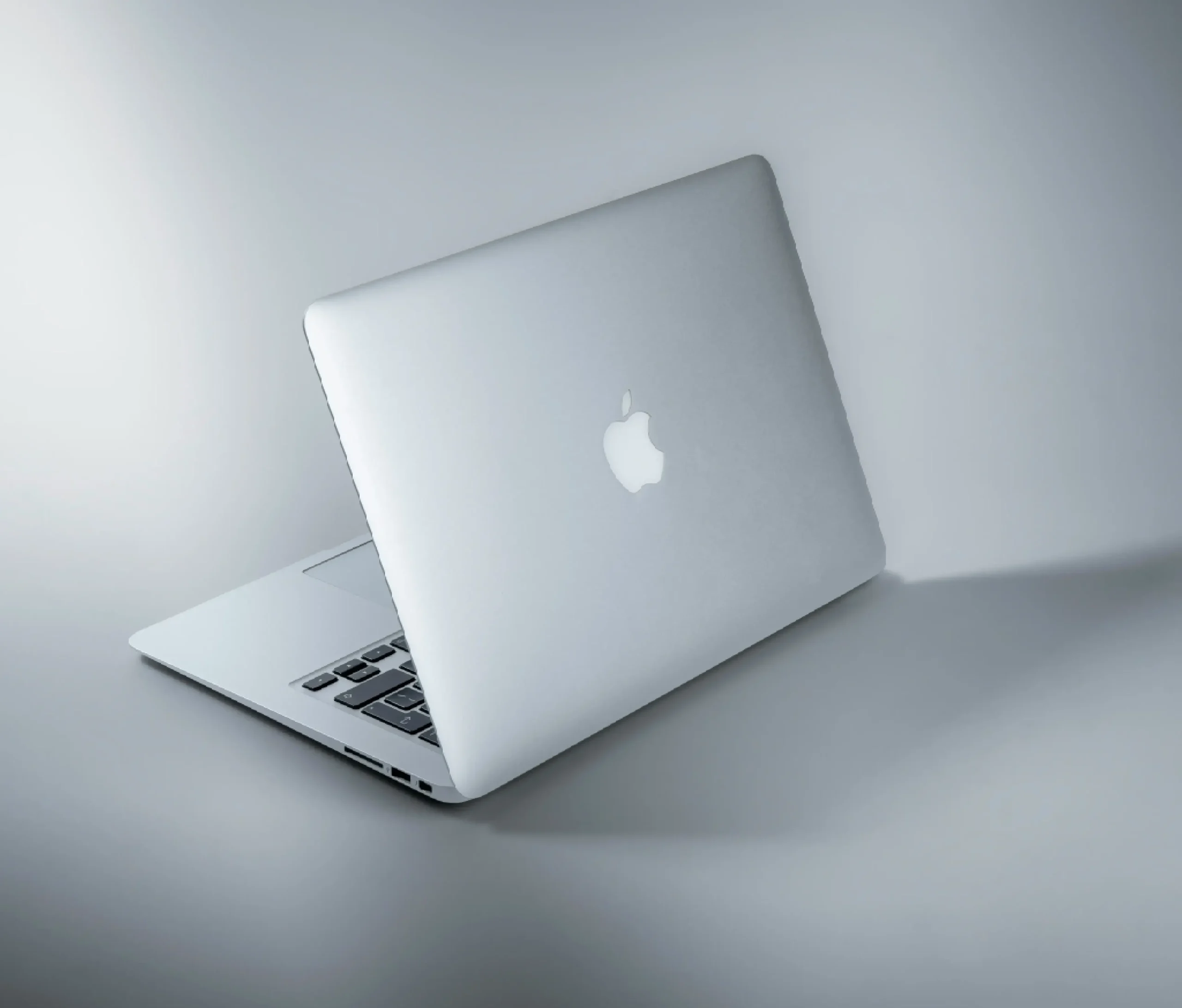 MacBook Air M1 / 13.3-inch/ 8GB/ 256 GB - laptop on rent in kolkata - rentOcart